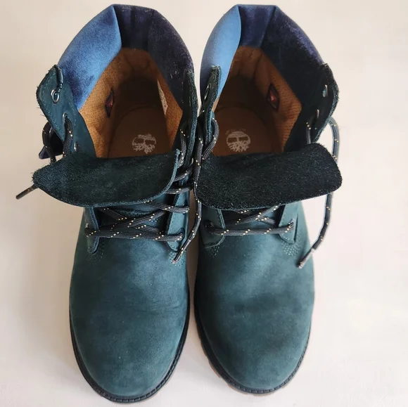 Timberland Velvet Boots inDark green